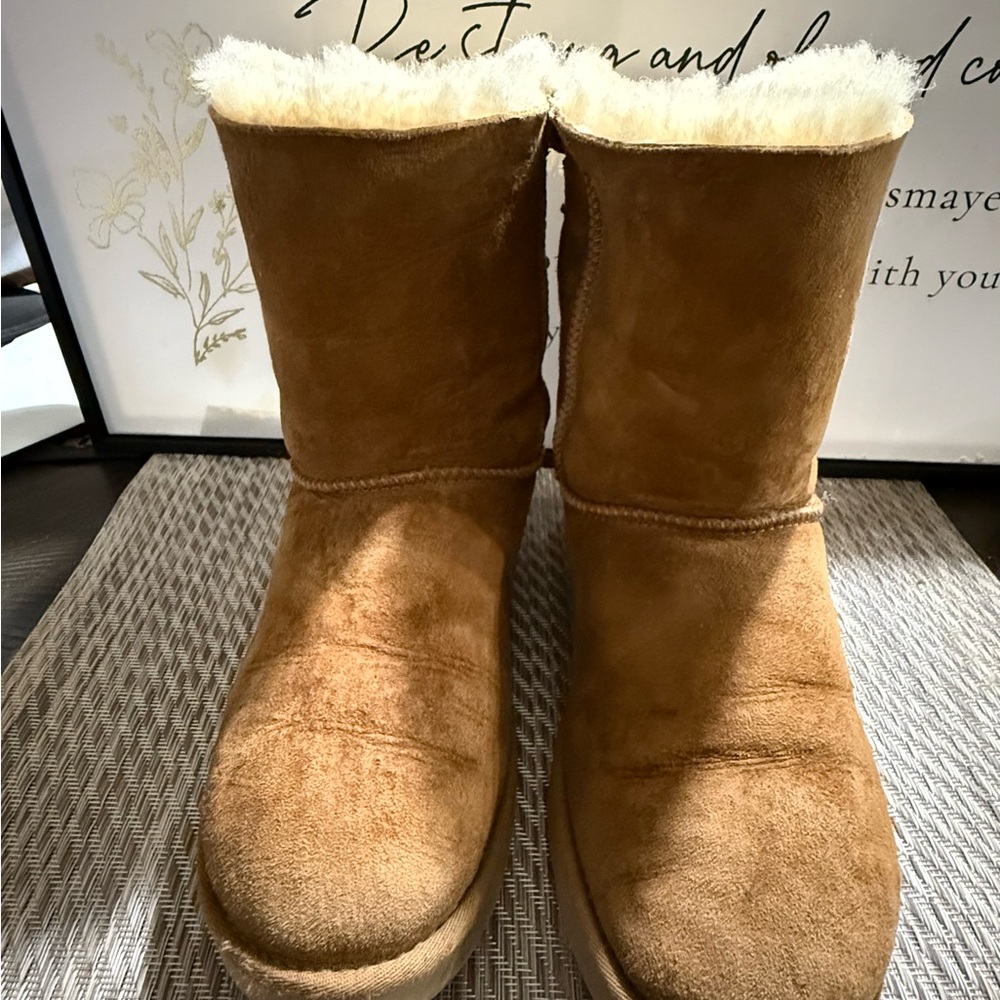 UGG Chestnut Women’s Bailey II Boots  Women SZ 9    Box8